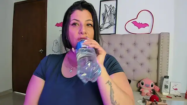 Snapshot of AngeleRoux chatting on October 2025 02:28:01 PM AngeleRoux online show from October 2025 02:28:01 PM