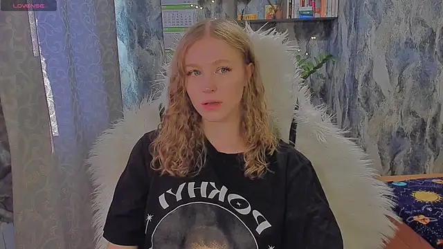 JuxxxsyBunx online show from September 2025 11:15:01 AM