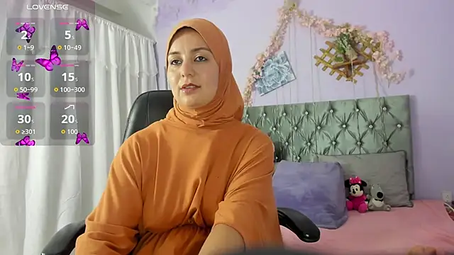 Snapshot of BadraSaadi chatting on October 2025 08:18:02 PM BadraSaadi online show from October 2025 08:18:02 PM