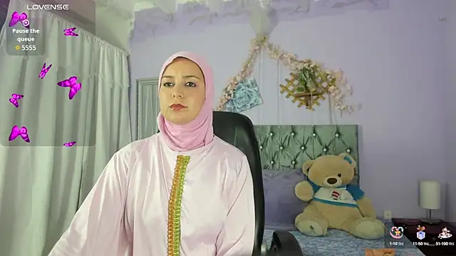 Snapshot of BadraSaadi chatting on October 2025 07:44:02 PM BadraSaadi online show from October 2025 07:44:02 PM