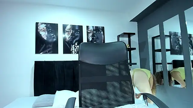 Snapshot of Mia_fooxx_ chatting on November 2025 07:35:02 PM Mia fooxx online show from November 2025 07:35:02 PM