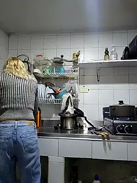 Snapshot of 911Calling chatting on December 2024 01:07:02 AM 911Calling online show from December 2024 01:07:02 AM