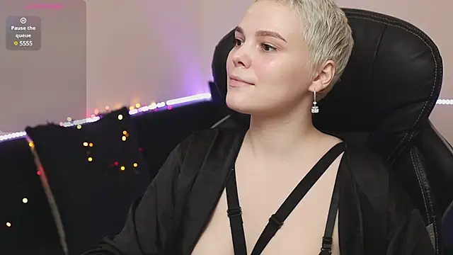 LikaBerry1 online show from December 2024 08:28:02 PM