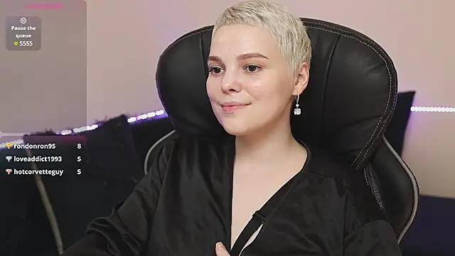 LikaBerry1 online show from December 2024 11:32:01 PM