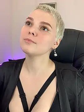 LikaBerry1 online show from December 2024 10:22:01 PM