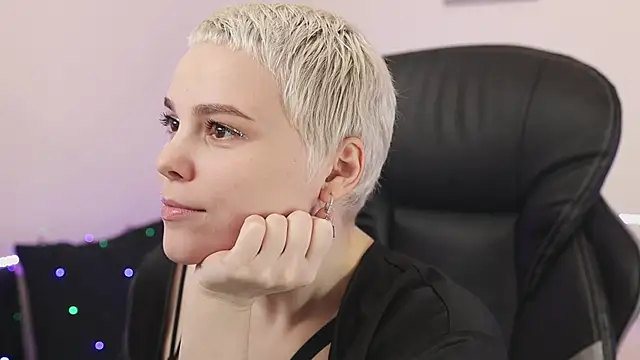 LikaBerry1 online show from December 2024 01:26:02 AM