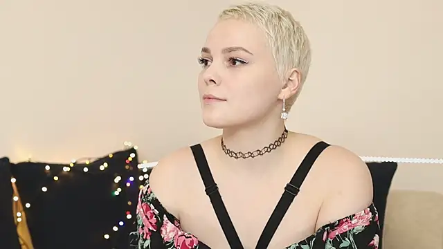 LikaBerry1 online show from December 2024 11:08:01 PM