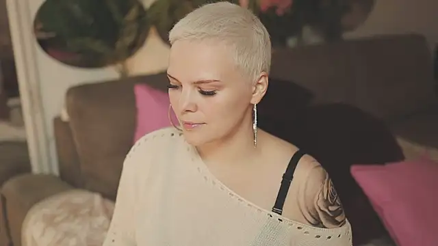 LikaBerry1 online show from October 2025 04:24:01 AM