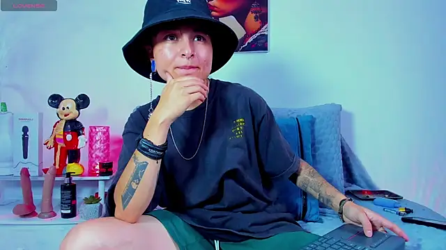 ZuryRamirez  online show from January 2025 06:06:01 PM