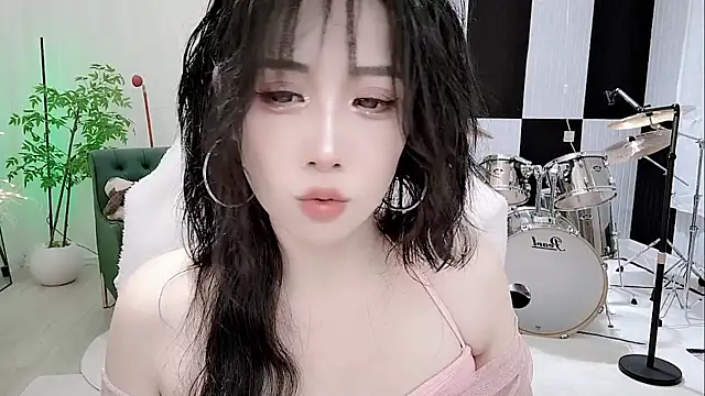 Vaness-a online show from October 2025 05:21:02 PM