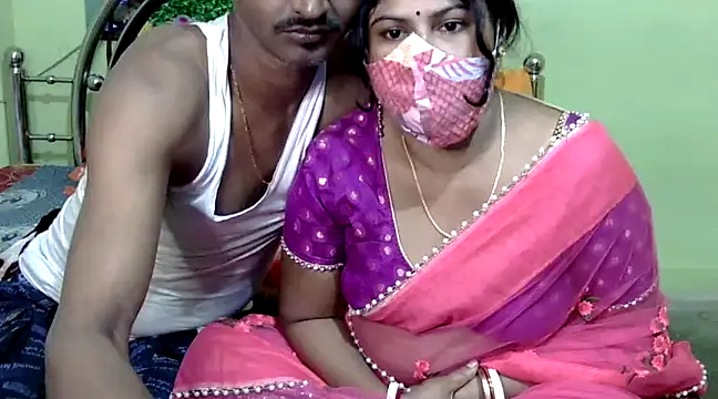 Snapshot of Couple_For_You18 chatting on December 2024 12:47:01 AM Couple For You18 online show from December 2024 12:47:01 AM