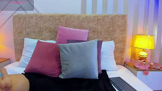 ashley  foxx  online show from January 2025 05:21:01 PM