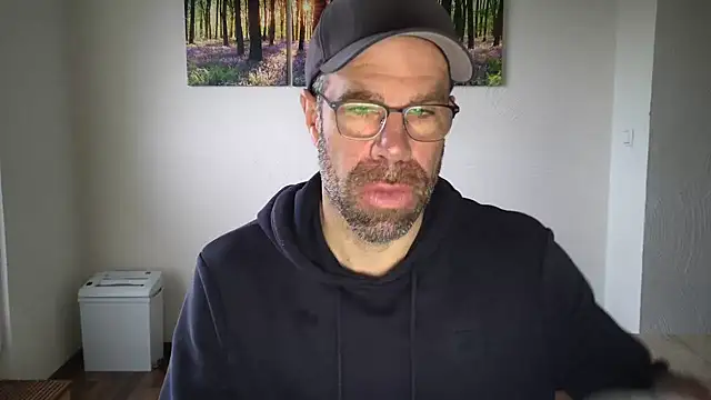 Snapshot of Harry_Boldt chatting on October 2025 06:11:02 AM Harry Boldt online show from October 2025 06:11:02 AM