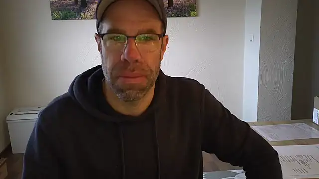 Snapshot of Harry_Boldt chatting on October 2025 06:16:02 AM Harry Boldt online show from October 2025 06:16:02 AM