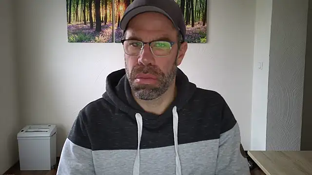 Snapshot of Harry_Boldt chatting on October 2025 03:12:01 PM Harry Boldt online show from October 2025 03:12:01 PM