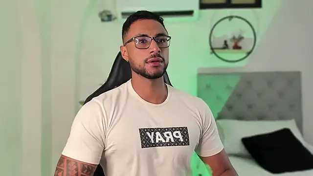 LiamGarcia1 online show from December 2024 11:49:01 AM
