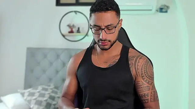 LiamGarcia1 online show from December 2024 11:58:01 AM