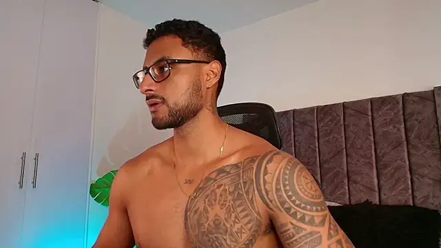 LiamGarcia1 online show from October 2025 03:08:02 PM