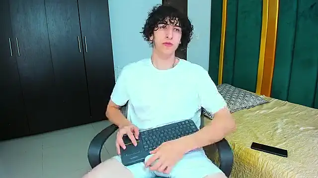 Kerverr  online show from October 2025 10:08:02 PM