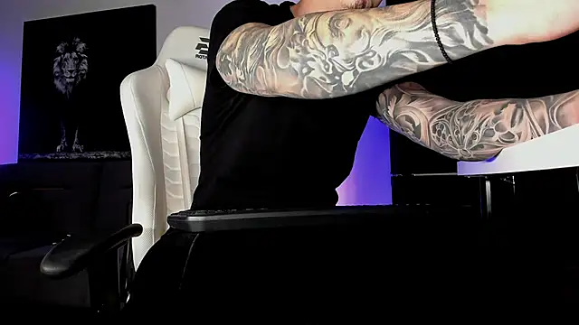 Snapshot of uptomatty chatting on October 2025 07:21:01 AM uptomatty online show from October 2025 07:21:01 AM