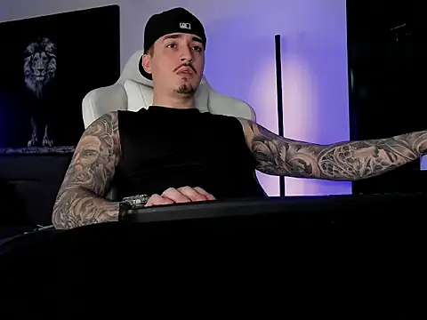 Snapshot of uptomatty chatting on November 2025 09:32:01 AM uptomatty online show from November 2025 09:32:01 AM