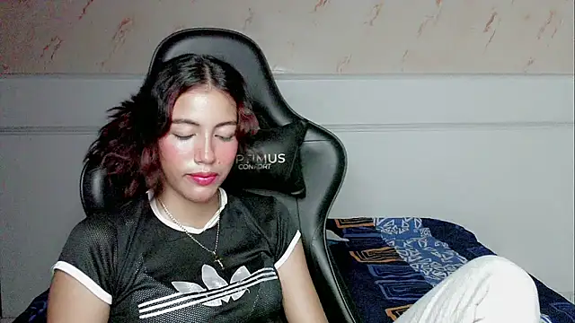 Snapshot of dayanita_hot_ chatting on February 2025 01:22:01 PM dayanita hot online show from February 2025 01:22:01 PM