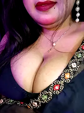 Suhanakhan00 online show from March 2025 05:56:01 PM