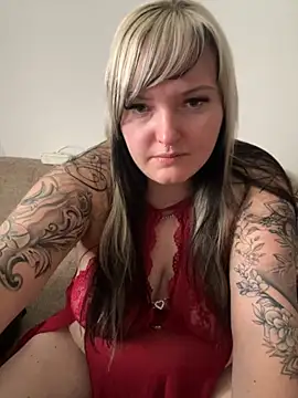 Snapshot of CurvyAngelina_Official chatting on November 2025 10:04:02 AM CurvyAngelina Official online show from November 2025 10:04:02 AM