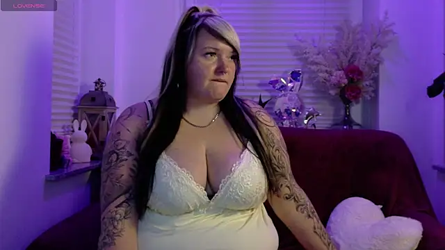 Snapshot of CurvyAngelina_Official chatting on November 2025 07:13:01 PM CurvyAngelina Official online show from November 2025 07:13:01 PM