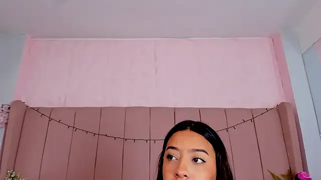 Snapshot of MollyBigBoobs12 chatting on September 2025 08:25:01 PM MollyBigBoobs12 online show from September 2025 08:25:01 PM