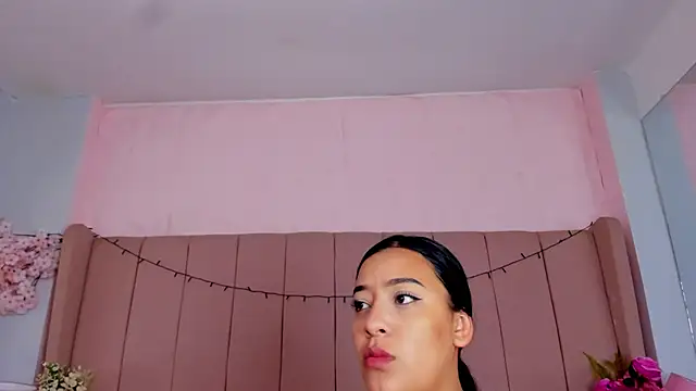 Snapshot of MollyBigBoobs12 chatting on October 2025 09:00:02 PM MollyBigBoobs12 online show from October 2025 09:00:02 PM