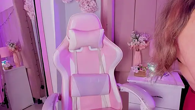 Snapshot of MollyBigBoobs12 chatting on October 2025 10:29:01 PM MollyBigBoobs12 online show from October 2025 10:29:01 PM