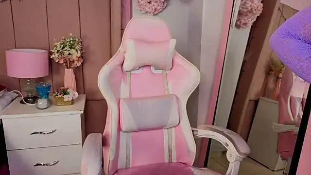 Snapshot of MollyBigBoobs12 chatting on October 2025 08:38:01 PM MollyBigBoobs12 online show from October 2025 08:38:01 PM