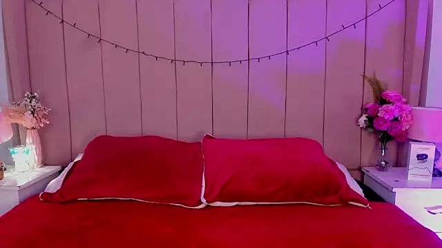 Snapshot of MollyBigBoobs12 chatting on October 2025 08:32:01 PM MollyBigBoobs12 online show from October 2025 08:32:01 PM