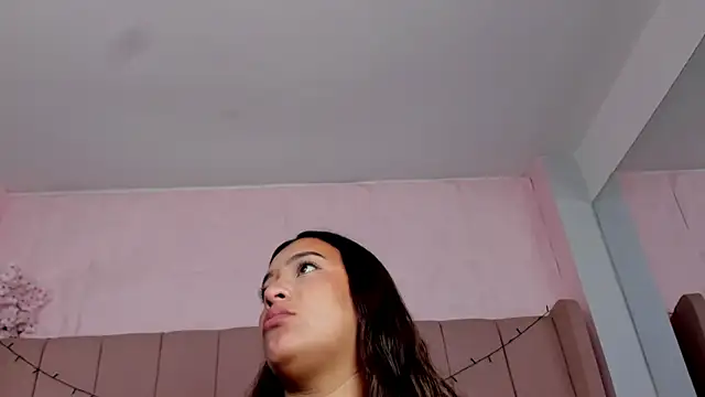 Snapshot of MollyBigBoobs12 chatting on November 2025 08:55:01 PM MollyBigBoobs12 online show from November 2025 08:55:01 PM