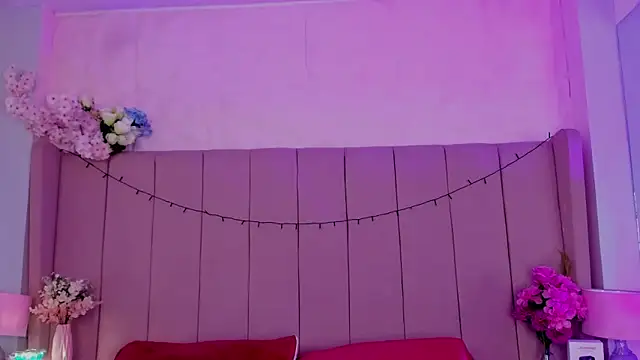 Snapshot of MollyBigBoobs12 chatting on November 2025 08:42:02 PM MollyBigBoobs12 online show from November 2025 08:42:02 PM