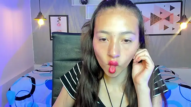 Valeria roussi online show from December 2024 01:54:02 PM