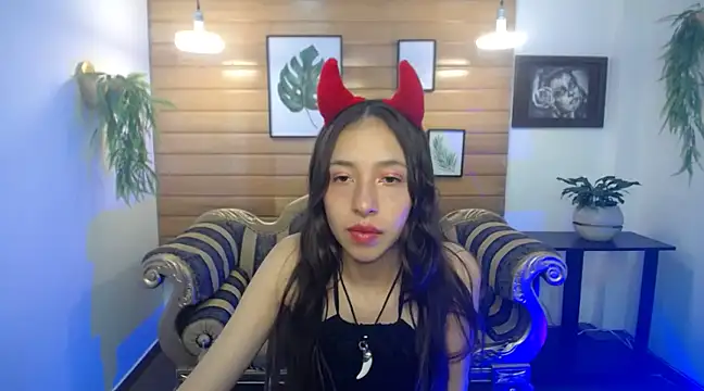 Valeria roussi online show from February 2025 07:23:01 PM