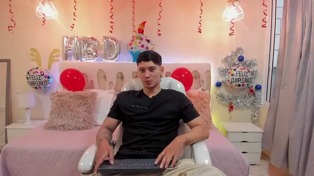 Damian23   online show from December 2024 12:33:02 PM