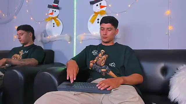 Damian23   online show from December 2024 05:22:02 PM