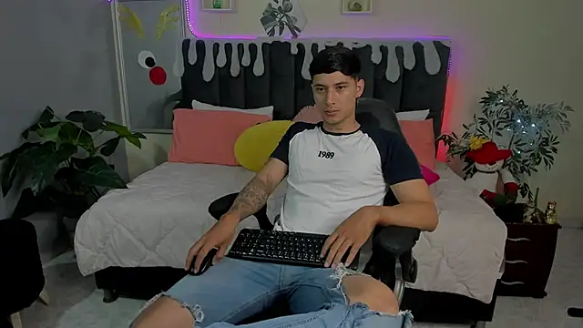 Damian23   online show from December 2024 12:20:02 PM