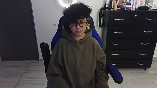 thomascooper7 online show from February 2025 10:13:01 PM