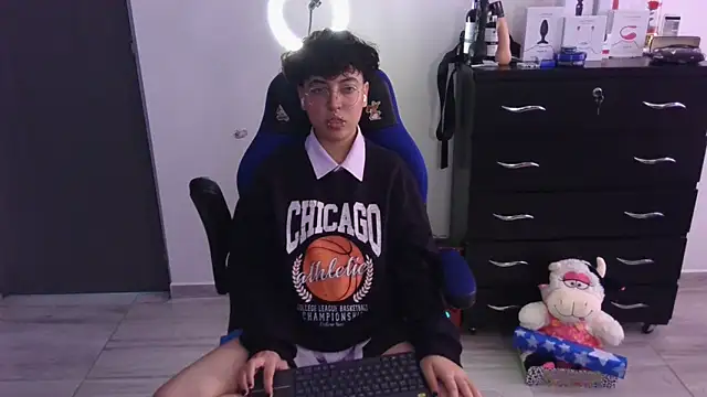 thomascooper7 online show from March 2025 07:54:01 PM