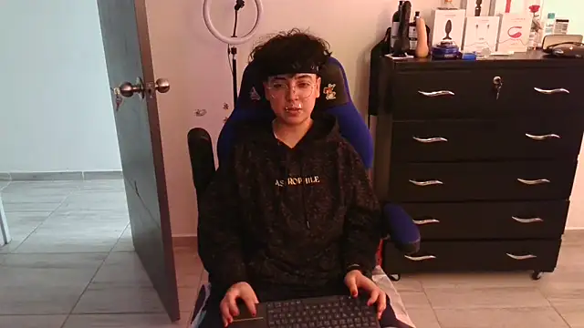 thomascooper7 online show from March 2025 08:21:01 PM