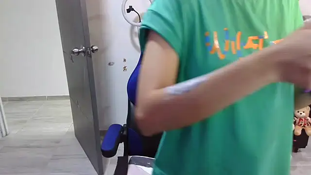 thomascooper7 online show from September 2025 07:03:02 PM