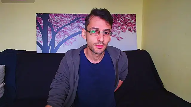 Snapshot of HungEddy chatting on October 2025 04:53:02 AM HungEddy online show from October 2025 04:53:02 AM