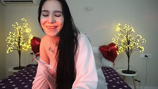 NikkiGoldSide online show from March 2025 01:03:01 PM