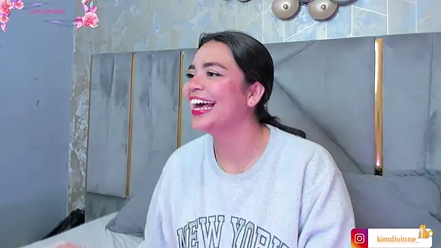 KimDevinne online show from October 2025 02:26:02 AM