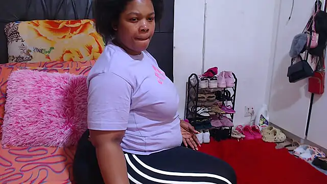 Snapshot of BigbootyNickyx chatting on October 2025 01:50:02 AM BigbootyNickyx online show from October 2025 01:50:02 AM