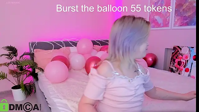 Snapshot of Sara_Robinson chatting on October 2025 07:28:01 AM Sara Robinson online show from October 2025 07:28:01 AM